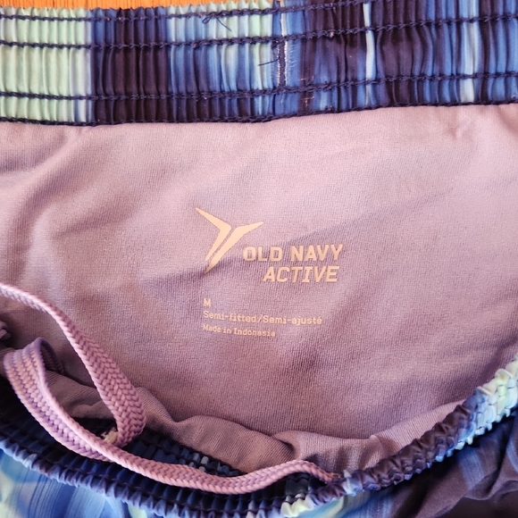 Old Navy Active Athletic Shorts - Picture 2 of 3